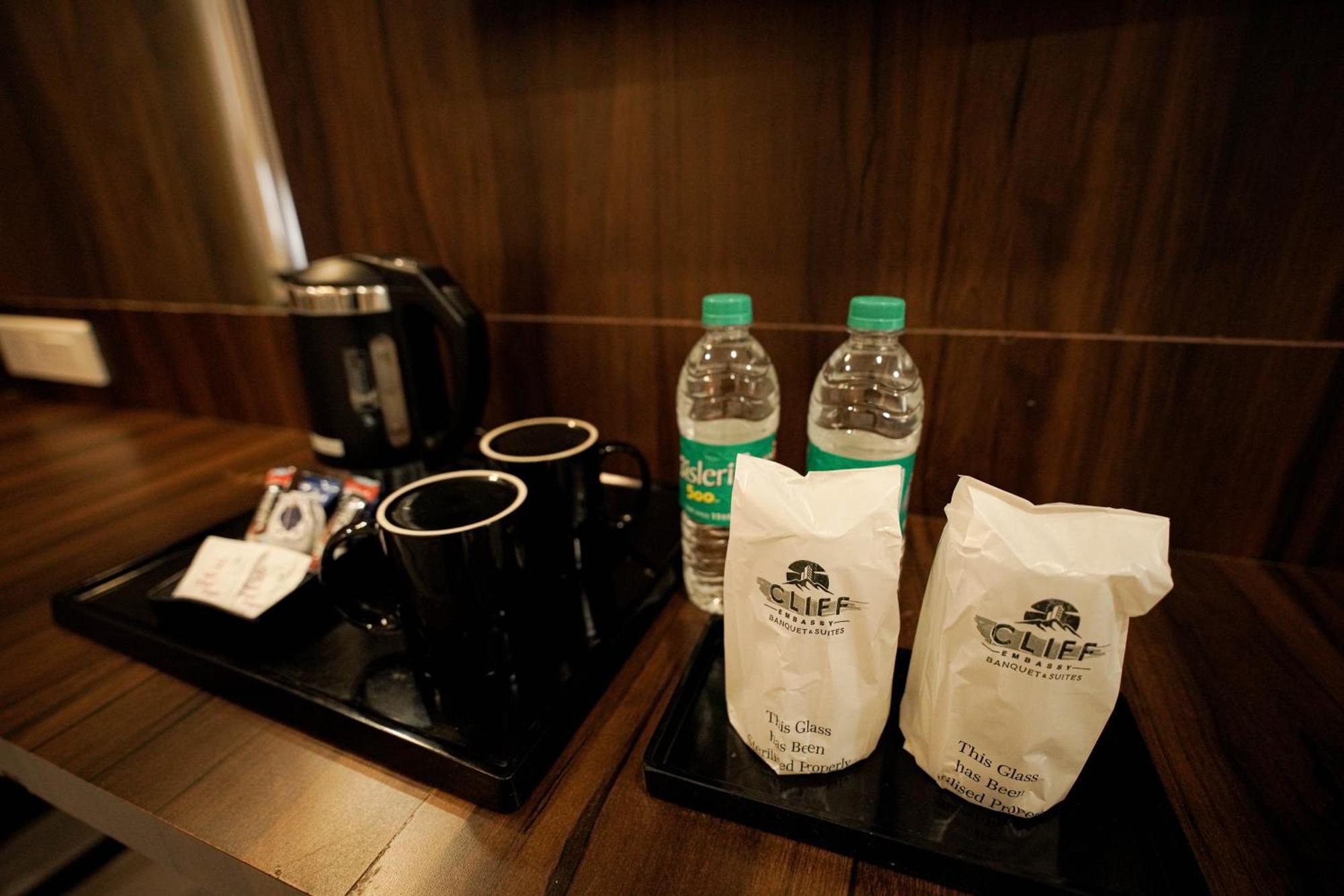 Cliff Embassy Banquet And Suites シモガ エクステリア 写真