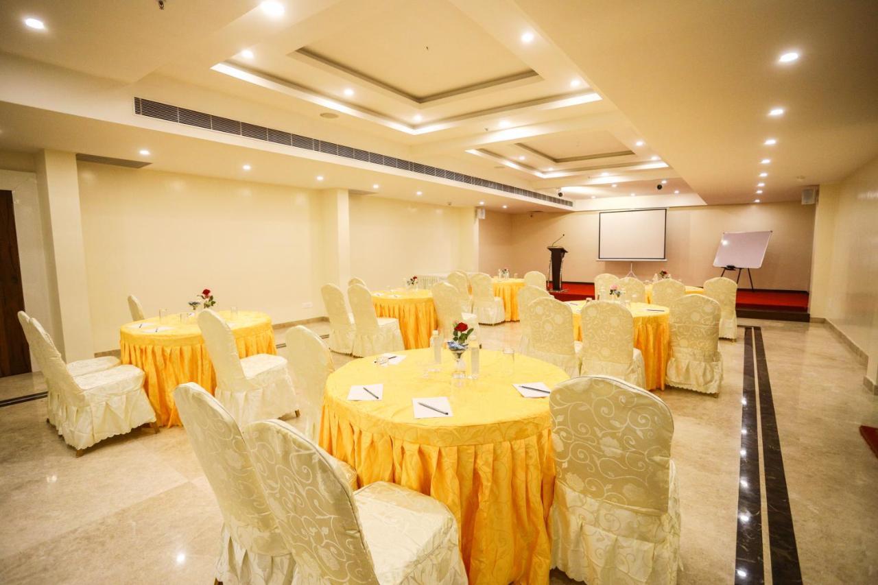 Cliff Embassy Banquet And Suites シモガ エクステリア 写真