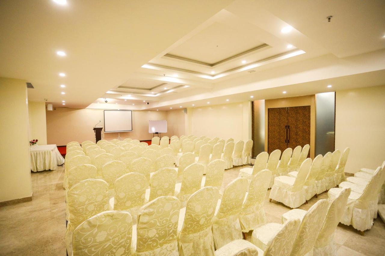 Cliff Embassy Banquet And Suites シモガ エクステリア 写真